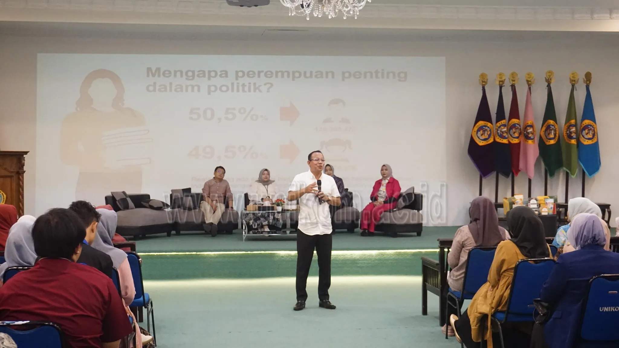FISIP UNIKOM Adakan Sarasehan: “Politik, Perempuan dan Pemberdayaannya”
