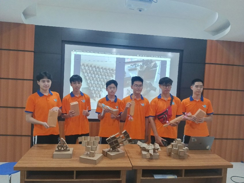 Fakultas Desain Unikom Gelar PKM Internasional “Design Fundamental (Nirmana) For Beginners Workshop” Untuk Siswa Berbakat Vietnam