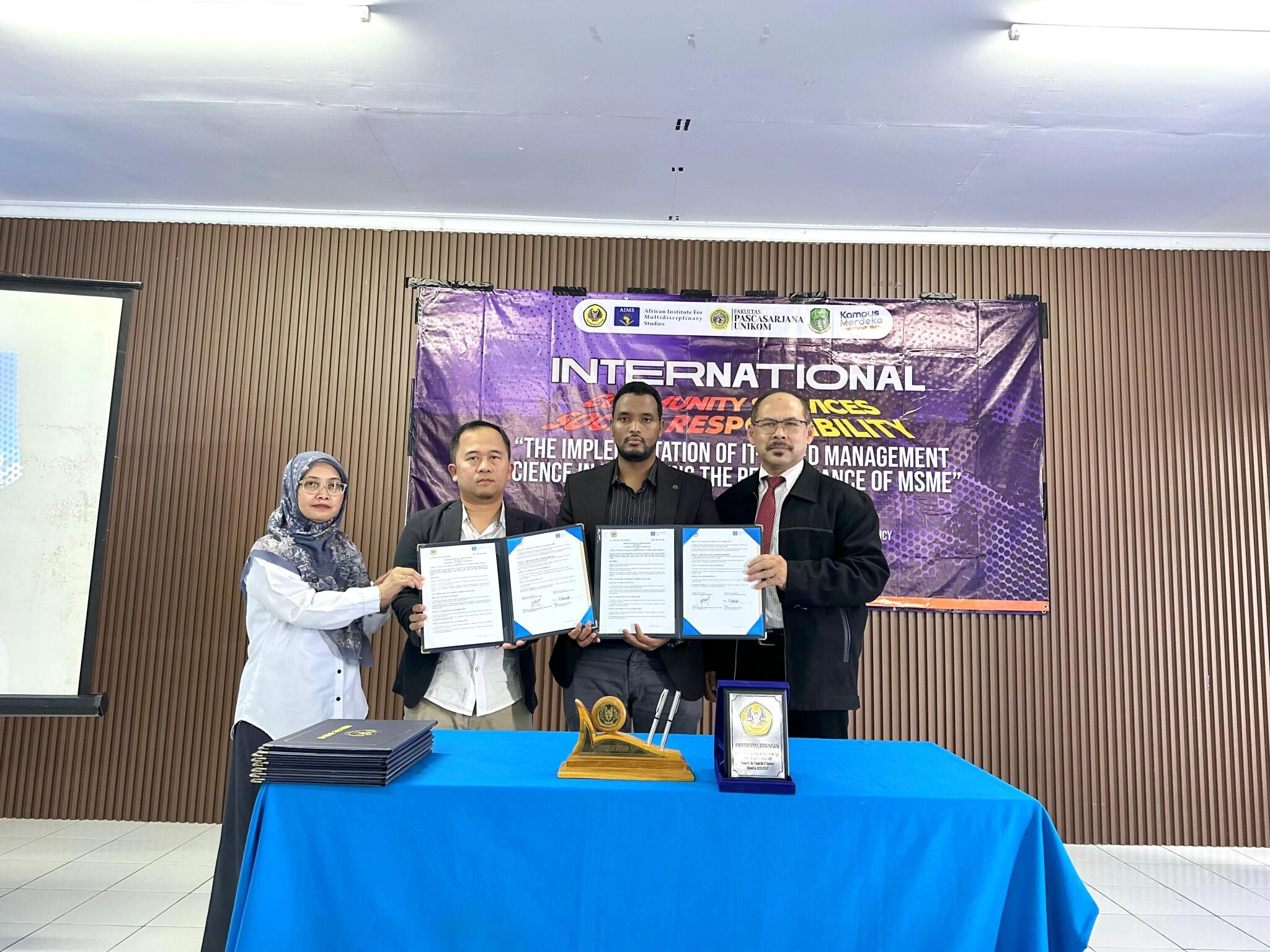 International Community Service and Social Responsibility: UNIKOM dan UNIKU Dorong Pemanfaatan IT-Based Management Science untuk UMKM