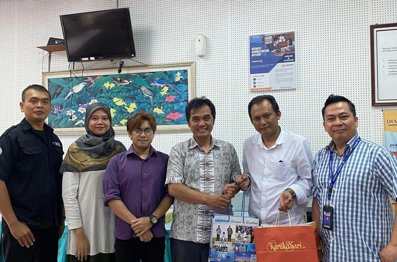 Tingkatkan Kualitas Pendidikan: Unikom Kolaborasi Bersama Polban Dalam Pengembangan Kurikulum Manajemen Pemasaran