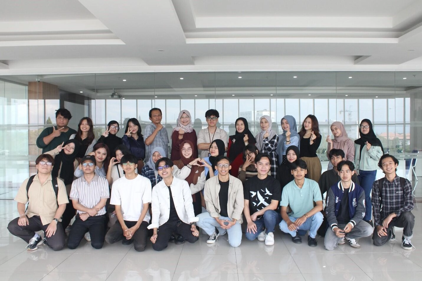 Fakultas Ekonomi dan Bisnis UNIKOM Bekali Mahasiswa Keterampilan Konten Digital Melalui Workshop Bertajuk “Level Up Your Content”