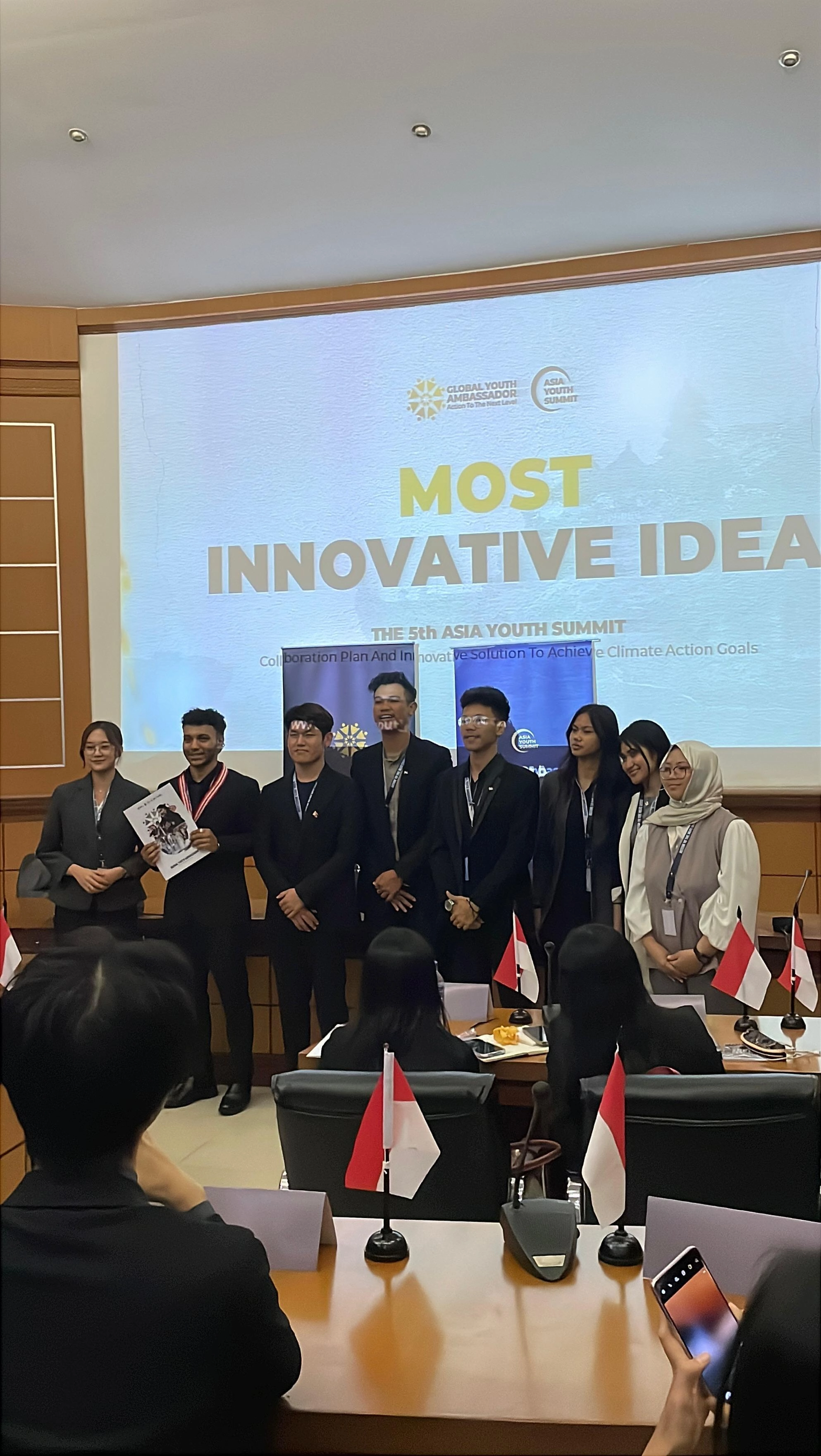 Raih 2 Penghargaan Internasional Di Asia: Mahasiswa Program Studi Ilmu Hubungan Internasional Fisip Kembali Banggakan Unikom Di Ajang Asia Youth Summit (AYS) 2025