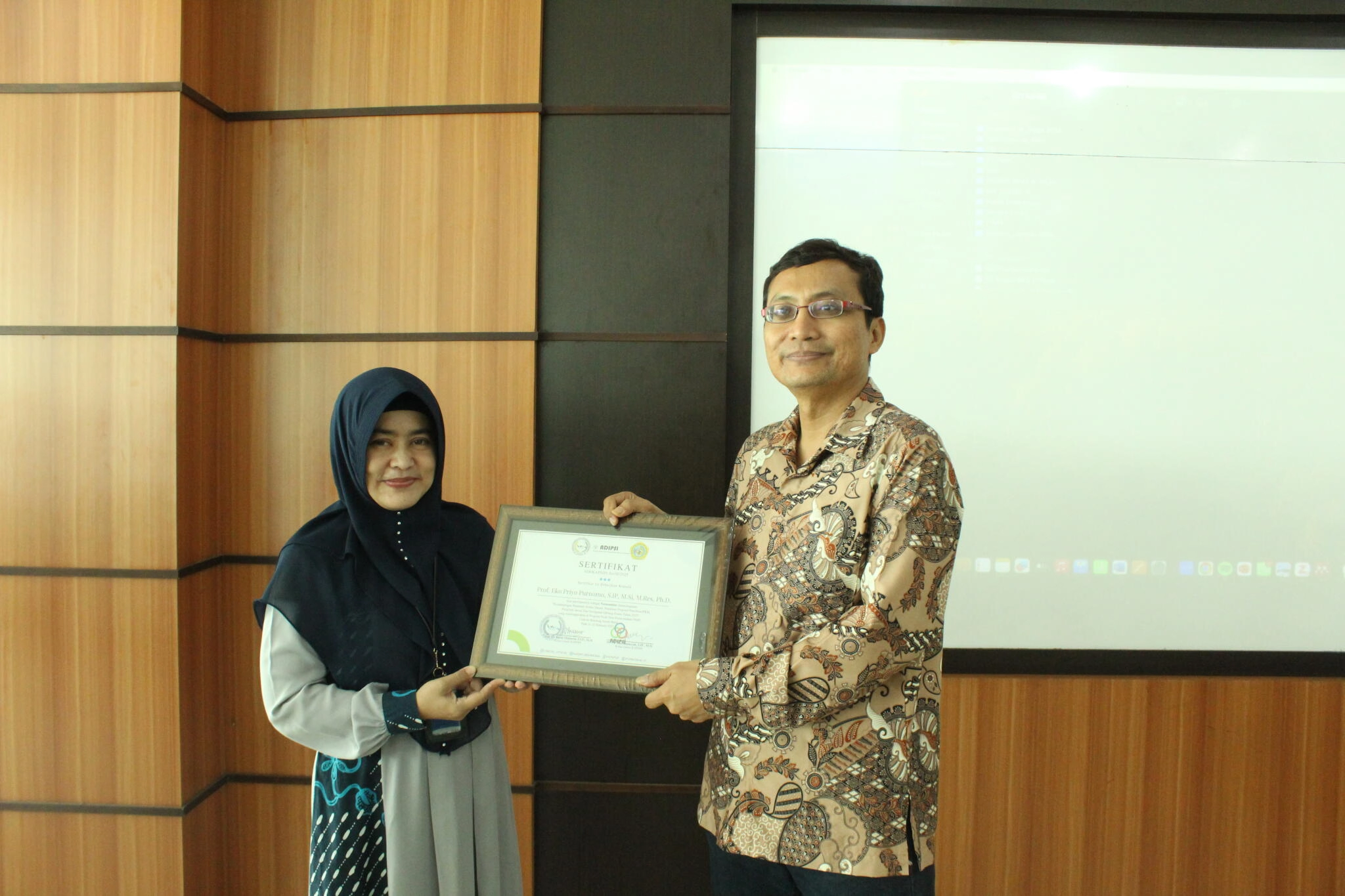 Kolaborasi Program Studi Ilmu Pemerintahan Unikom Bersama Kapsipi Dan Adipsi: Tingkatkan Kualitas Publikasi Ilmiah Dosen Di Unikom