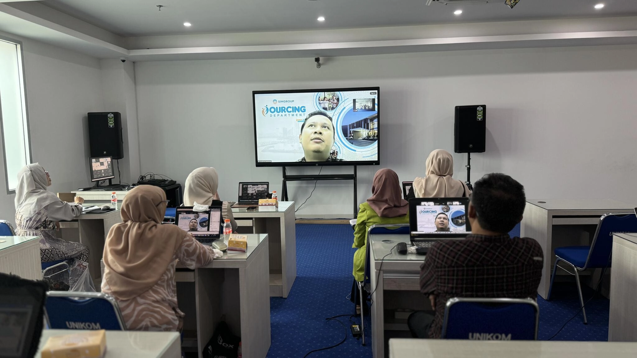 Fakultas Ekonomi Dan Bisnis Unikom Gelar Lokakarya Bertema “Pemutakhiran Kurikulum Program Studi: Harmonisasi Standar Kkni Dan Pendekatan Obe Untuk Mengoptimalkan Kompetensi Lulusan Sesuai Perkembangan Iptek Dan Kebutuhan Dunia Kerja”