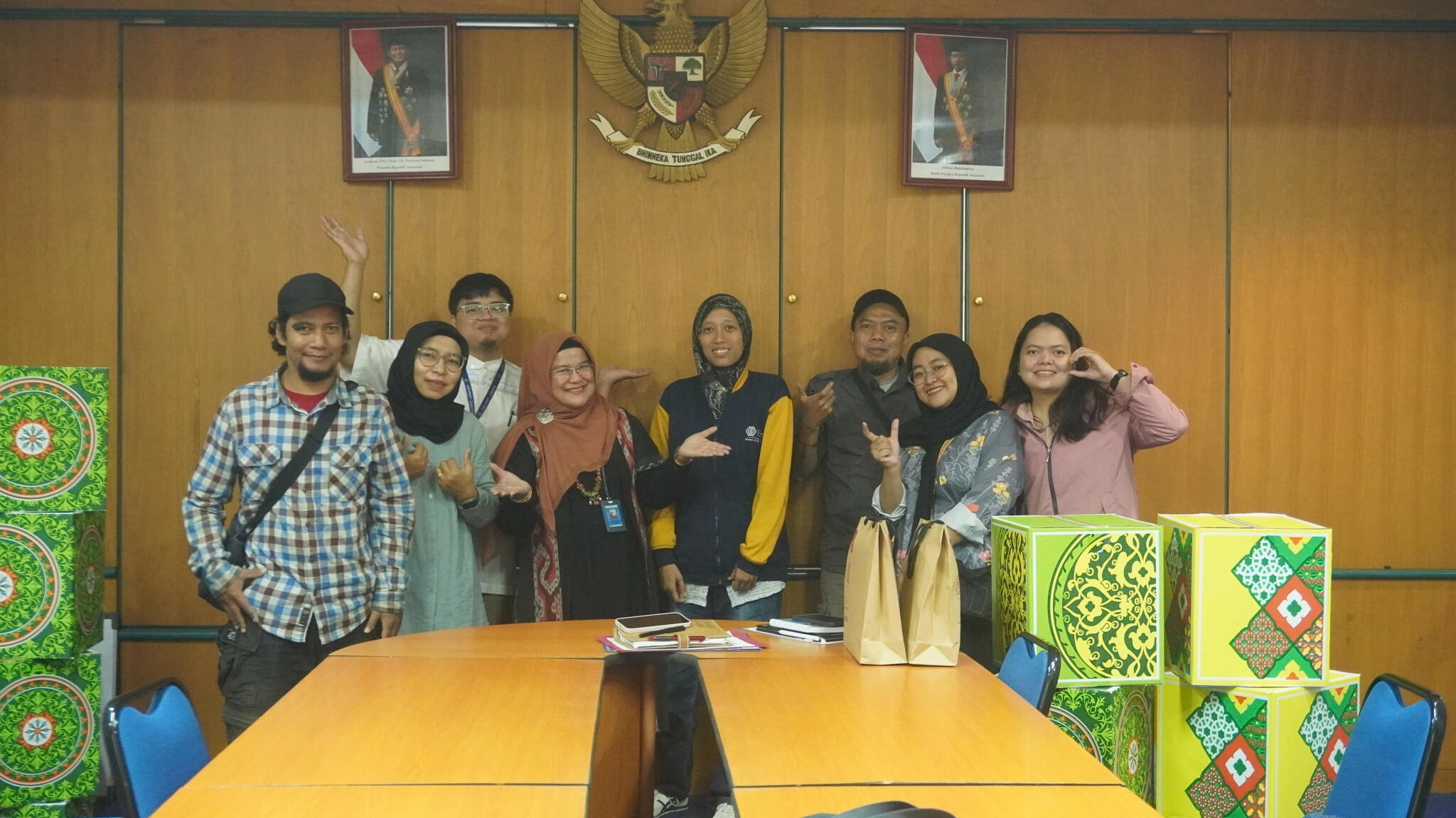 Direktorat Humas dan Protokoler Mewakili UNIKOM Jalin Silaturahmi dan Berbagi Kasih dengan Rekan Pers