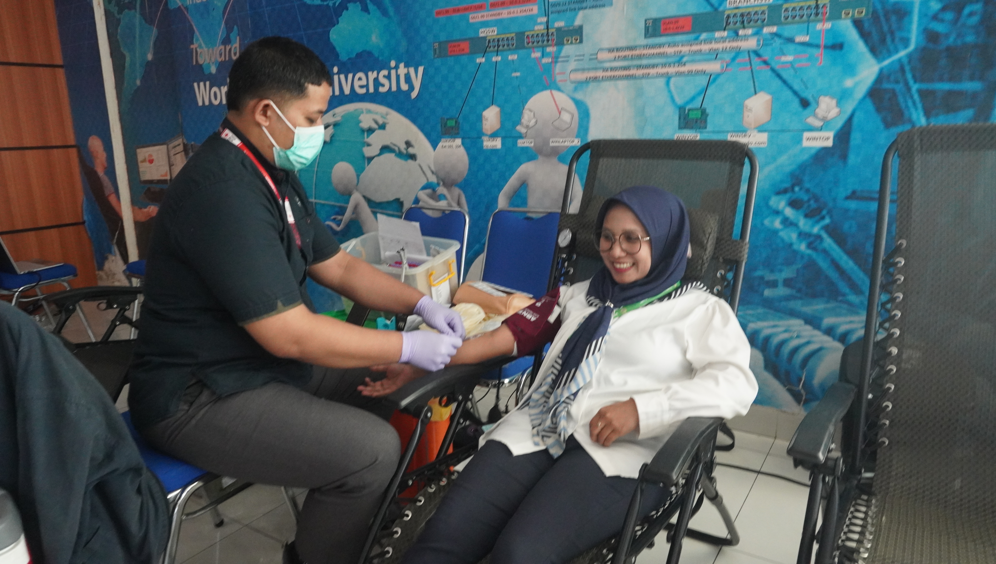 Aksi HUT Perak UNIKOM Donor Darah Berdampak: Peduli Kesehatan Untuk Wujudkan Indonesia Emas 2025