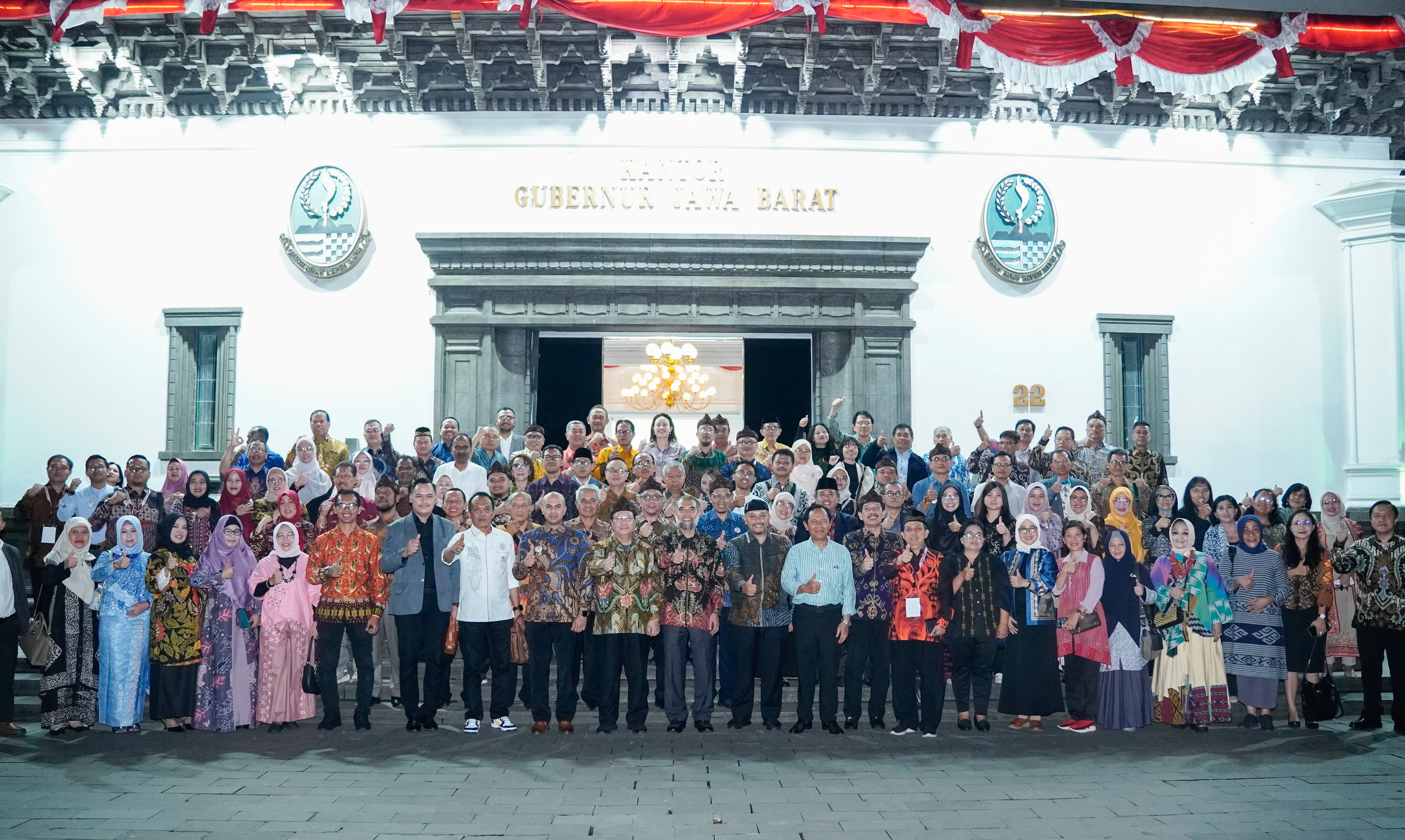 Gala Dinner Aptisi Di Gedung Sate: Kukuhkan Komitmen Kebersamaan Antar PTS Usai Munas Ke-7 Di UNIKOM