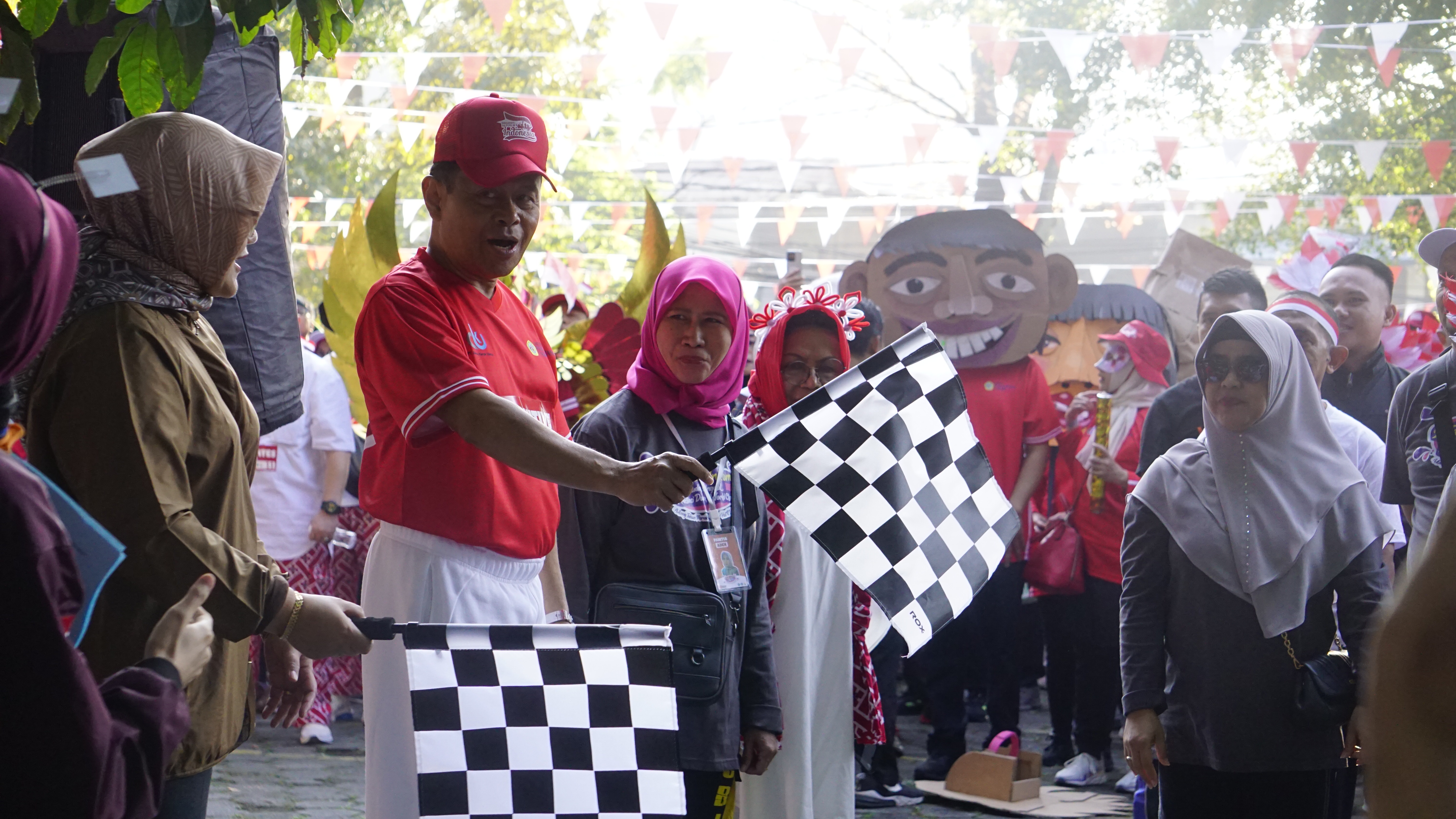 UNIKOM Gelar Jalan Sehat Dan Aneka Lomba Meriahkan Hut Perak Ke-25 Tahun Unikom Mengabdi & 80 Tahun Indonesia Merdeka