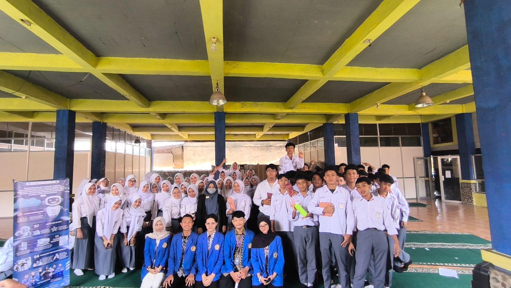 Tim PKM-PM “Peka Toksin” UNIKOM Berdayakan Karang Taruna Desa Pamekaran Lewat Teknologi Artificial Intelligence (AI) untuk Cegah dan Deteksi Jamur Hitam