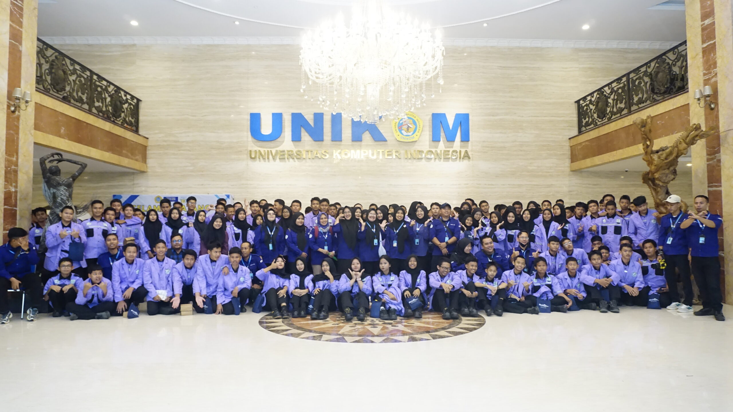 Unikom Terima Kunjungan Dari Smk Persada Husada Indonesia: Bangun Inspirasi Dan Semangat Melanjutkan Pendidikan Ke Perguruan Tinggi