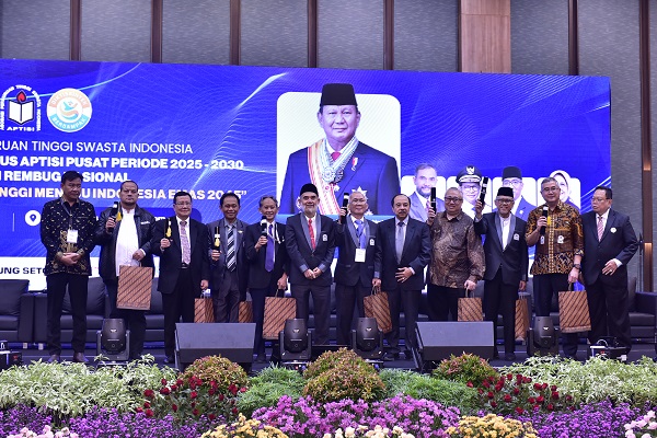 Rektor Unikom Hadiri Rembug Nasional Aptisi 2025, Perkuat Komitmen PTS Menuju Transformasi Pendidikan Tinggi Menuju Indonesia Emas 2045
