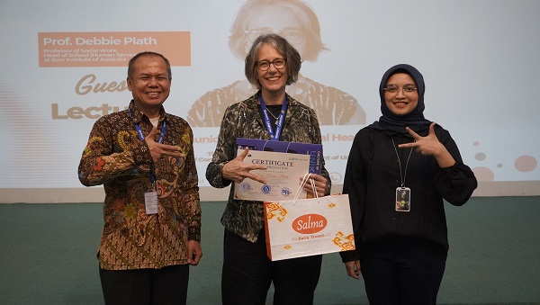Prodi Ilmu Komunikasi Fisip UNIKOM, Hadirkan Pakar Internasional dalam Guest Lecture bertema “Communication about Mental Health”