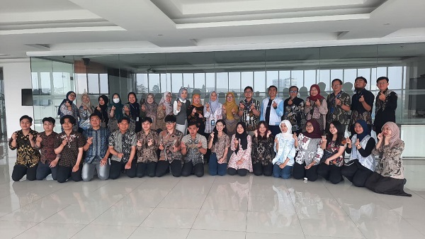 Tingkatkan Kompetensi Digital Sivitas Akademika FEB UNIKOM Gelar Workshop “Skill Up with Gemini”