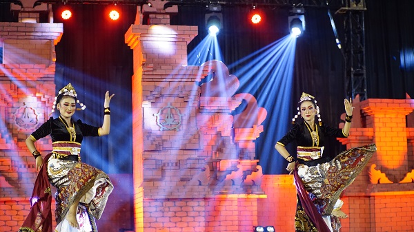 Supporting Regional Cultural Preservation, UNIKOM Attends Jaipong Dance Festival Awards Night Galuh Pakuan Cup Series IX