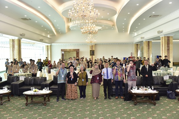 UNIKOM, APTISI Jawa Barat, BINUS UNIVERSITY Dan International Institute Of Applied Informatics (IIAI) Berkolaborasi Gelar Seminar International 