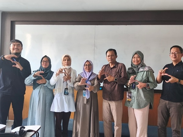 Perkuat Kurikulum AI, FEB UNIKOM Gelar Sesi Hands-On Canva AI untuk Tingkatkan Kompetensi Visual Digital Dosen