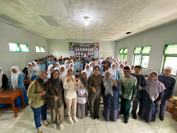 FEB UNIKOM bersama Direktorat Kecerdasan Artifisial dan Ekosistem Teknologi Baru Komdigi Dorong Digitalisasi Pendidikan Paud dan Madrasah Tsanawiyah melalui PKM di Sukabumi