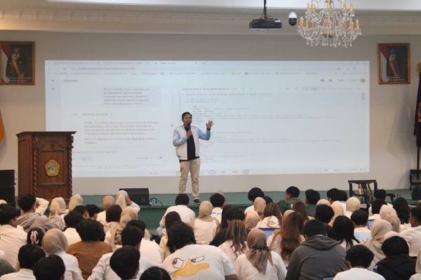 Prodi Manajemen FEB UNIKOM Gelar Workshop AI Berbasis Google Work Space: Dorong Lulusan Adaptif dan Berdaya Saing