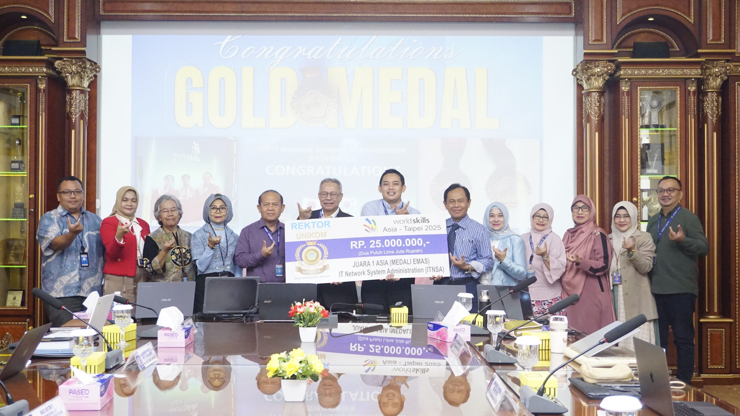 Harumkan Nama UNIKOM di Kancah Internasional, UNIKOM Beri Penghargaan Pembimbing Juara 1 Asia Worldskills Taipei 2025