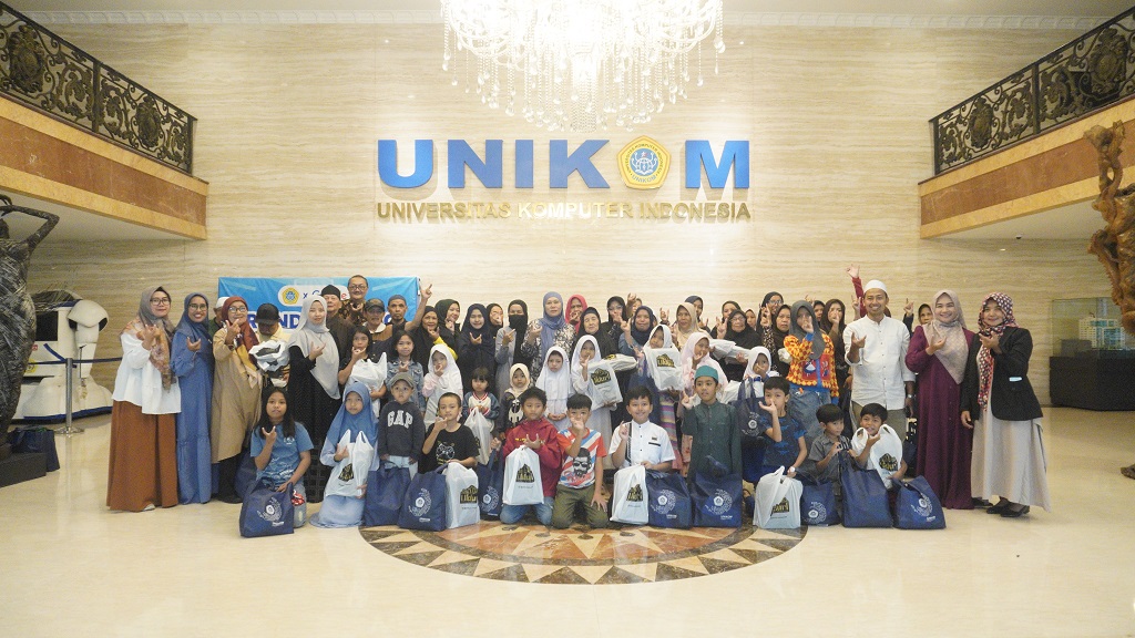 Majelis Ta’lim Ashfiyatunnisa UNIKOM Gelar Bakti Sosial: Perkuat Kepedulian Sosial di Bulan Ramadhan