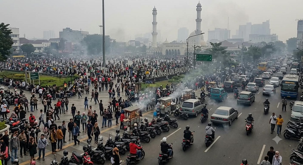 Dampak Kepadatan Aktivitas terhadap Peningkatan Polusi Udara di Alun-Alun Kota Bandung