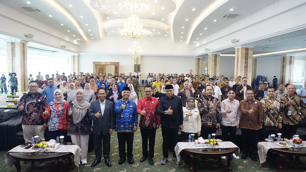 UNIKOM Tuan Rumah Kolaborasi APTISI JABAR dan KPID JABAR dalam Penguatan Literasi Penyiaran Melalui Kegiatan Penandatanganan MOU Akbar Bersama 224 PTS dan Mitra di Jawa Barat