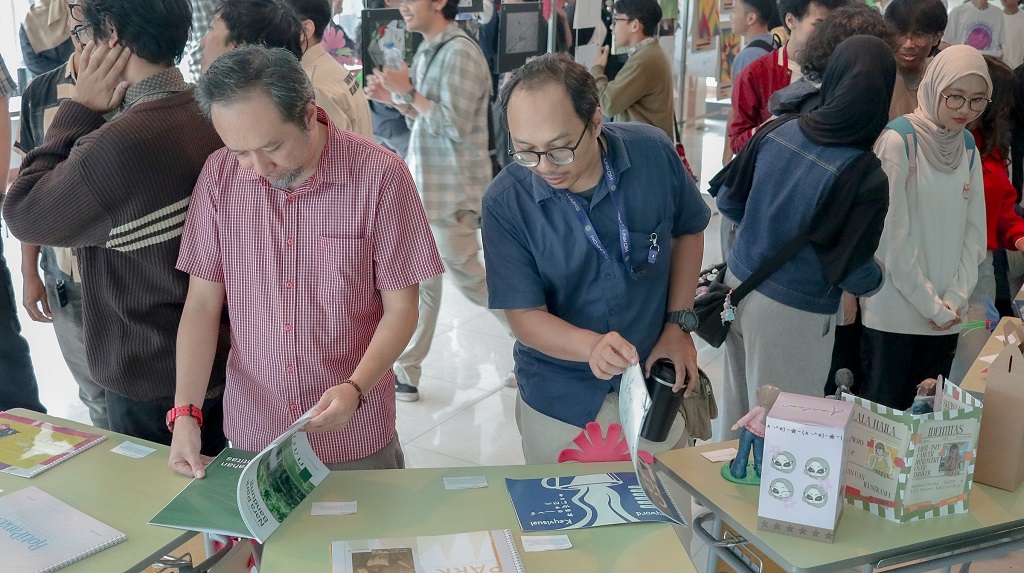 HIMA DKV dan DG Fakultas Desain UNIKOM Gelar Musim Pamer 2026 “Full Bloom Season” Tampilkan Ratusan Karya Terbaik Mahasiswa