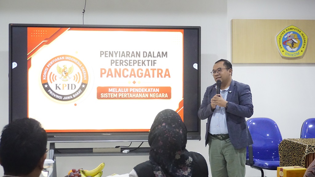 Implementasi Nyata Mou UNIKOM dan KPIDJabar: Fakultas Pascasarjana dan Enam Prodi di Lingkungan Fakultas Pascasarjana UNIKOM Resmi Jalin Kerja Sama Sekaligus Gelar Kuliah Umum “5+1 Broadcasting Perspective”