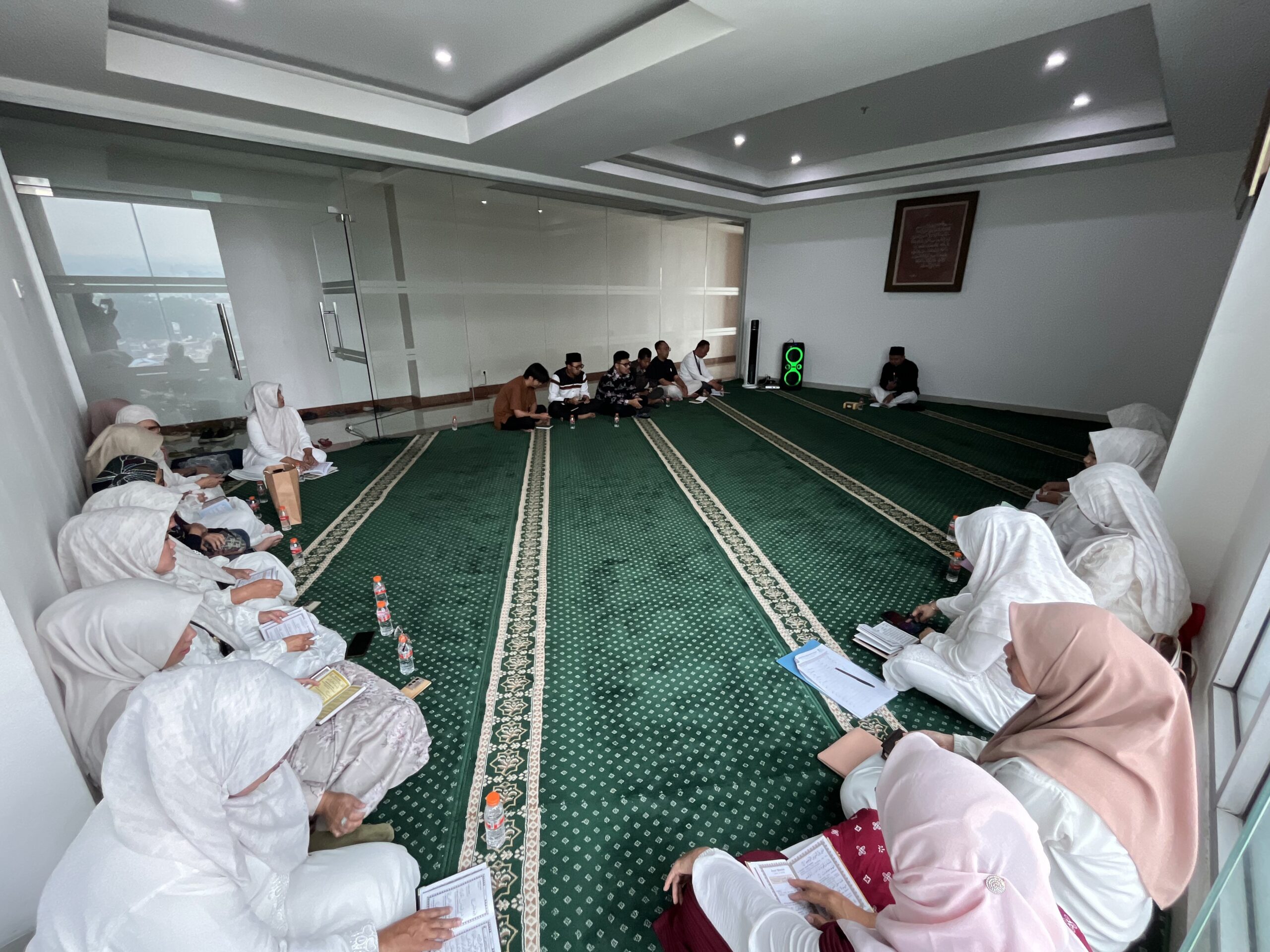 Majelis Ta’lim Ashfiyatunisa Unikom Gelar Tahlil 40 Hari Dan Do’a Bersama: Mengenang Almarhumah Ketua Yayasan  Ilmu Pengetahuan Dan Teknologi Unikom,  Ibu Hj. Lasmaya’a Oli’i