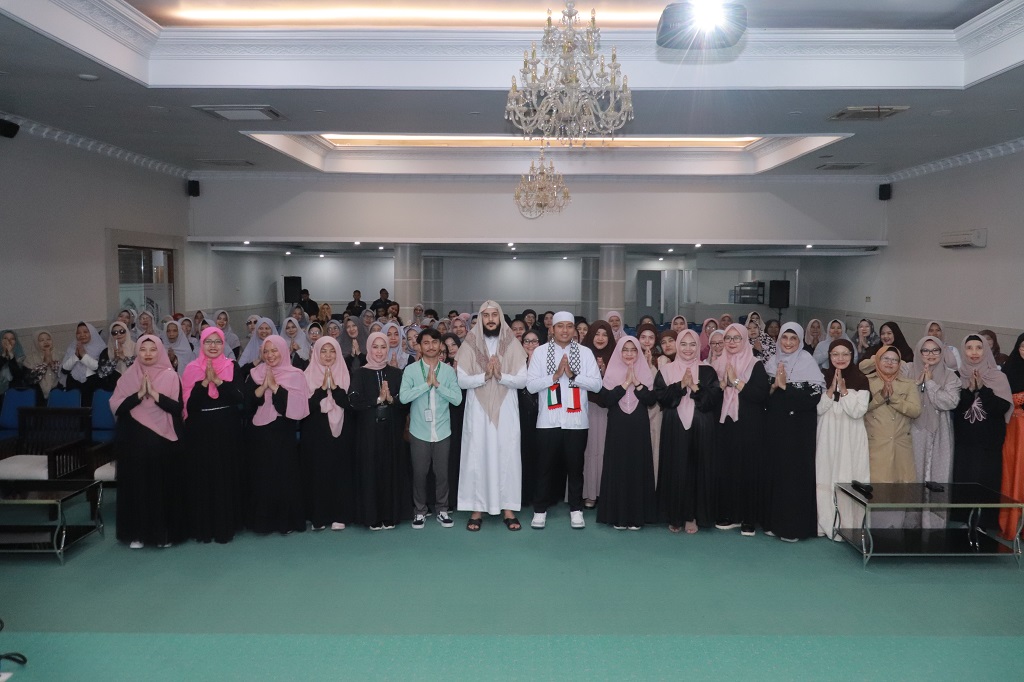 Majelis Ta’lim Ashfiyatun Nisa Unikom Gelar Tabligh Akbar: Bangun Karakter di Era Digital Kepedulian untuk Gaza