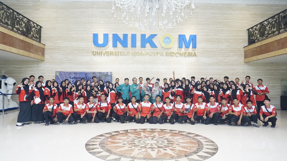 Unikom Sambut Kunjungan Edukatif Smk Al-Huda Bumiayu Brebes, Hadirkan Pengalaman Kampus Ai Ready Bagi Siswa