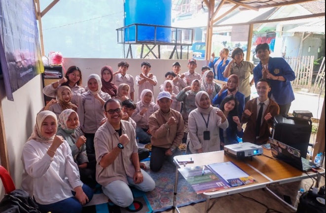 Tim Pkm Fisip Unikom Perkuat Literasi Digital Masyarakat Melalui Pelatihan Jurnalisme Warga Bagi Karang Taruna Kampung Sekejolang, Kabupaten Bandung