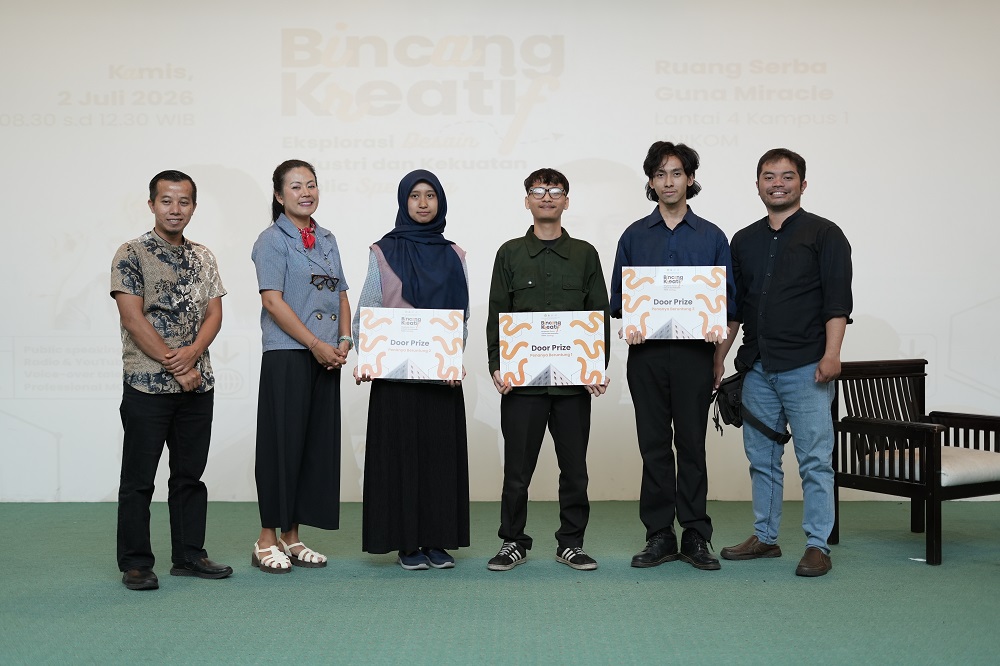 Prodi Dkv Dan Desain Grafis Fakultas Desain Unikom Bekali Mahasiswa Hadapi Tugas Akhir Melalui Seminar Kreatif Bertema Desain Industri Dan Public Speaking