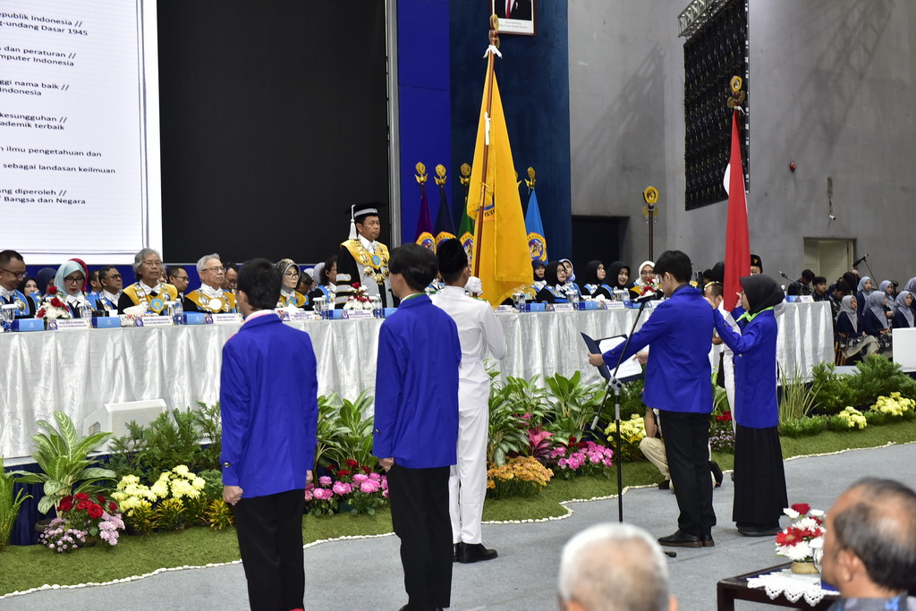Sidang Terbuka Senat Unikom Dalam Rangka Dies Natalis Ke-25, Penerimaan Mahasiswa Baru (PMB) TA 2025 – 2026, Penyerahan Beasiswa dan Penghargaan Unikom Menuju Digital Entrepreneurial University