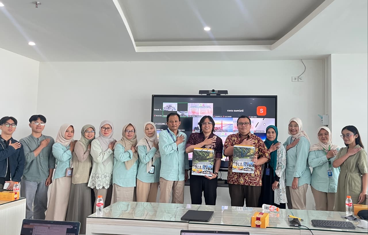 Siapkan Generasi Adaptif di Era AI, FEB Unikom dan FISIB IWU Gelar Webinar “Future Business Careers”