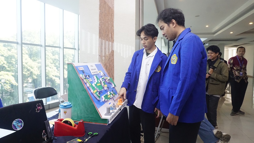 AI, IoT, dan Solusi Masa Depan: 50 Karya Mahasiswa Prodi Sistem Komputer dan Teknik Komputer FTIK UNIKOM Hadirkan Inovasi dan Teknologi di Pekan Pameran Tugas Akhir Semester Genap T.A. 2025–2026