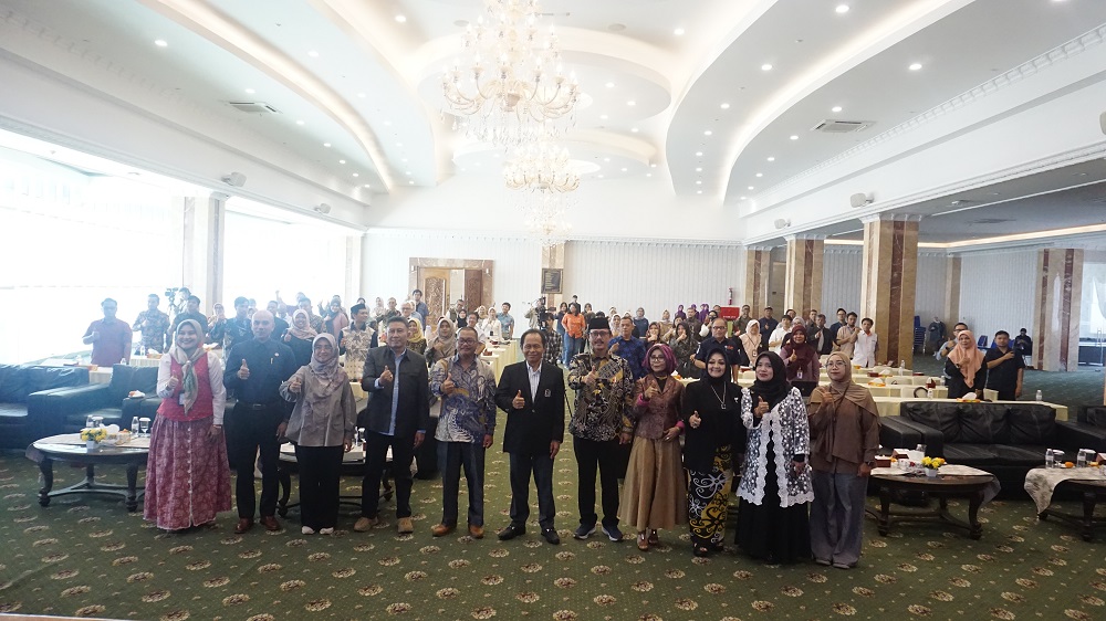 Kolaborasi Besar Unikom, Aptisi Jabar, Dan Pemprov Jabar: Perguruan Tinggi Swasta Bersatu Tangani Darurat Sampah Melalui Kkn Berdampak