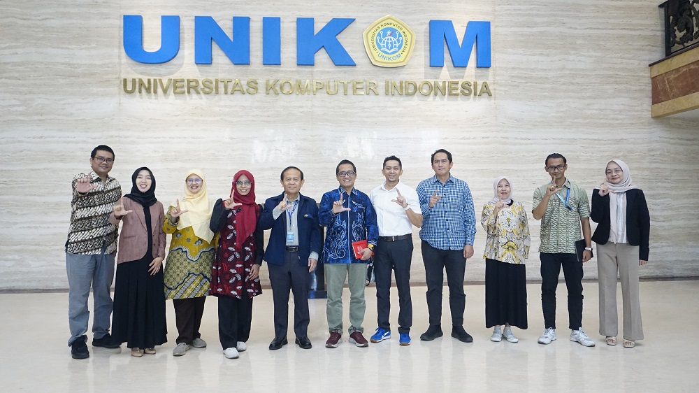 Benchmarking FTIK UNIKOM dan FMIPA Universitas Lambung Mangkurat Kalsel: Bahas Pengembangan Program Studi Sistem Informasi dan Kolaborasi di Era Digital
